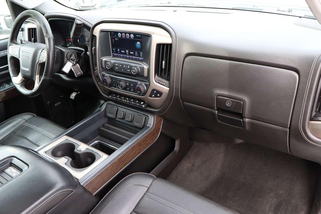 2018 GMC SIERRA 2500HD Denali Crew Cab 4WD Diesel Duramax Photo