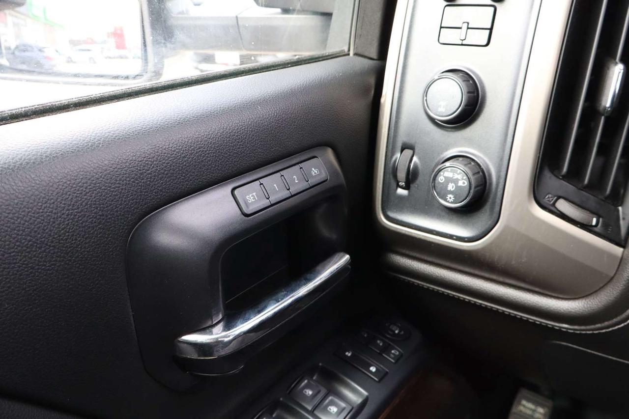 2018 GMC SIERRA 2500HD Denali Crew Cab 4WD Diesel Duramax Photo