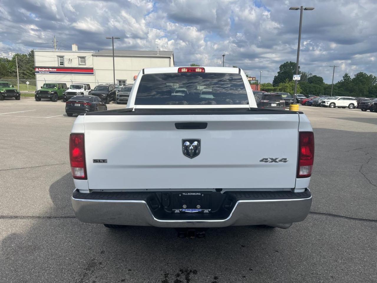 2023 RAM 1500 Classic SLT 4x4 Crew Cab 5'7 Box Photo4