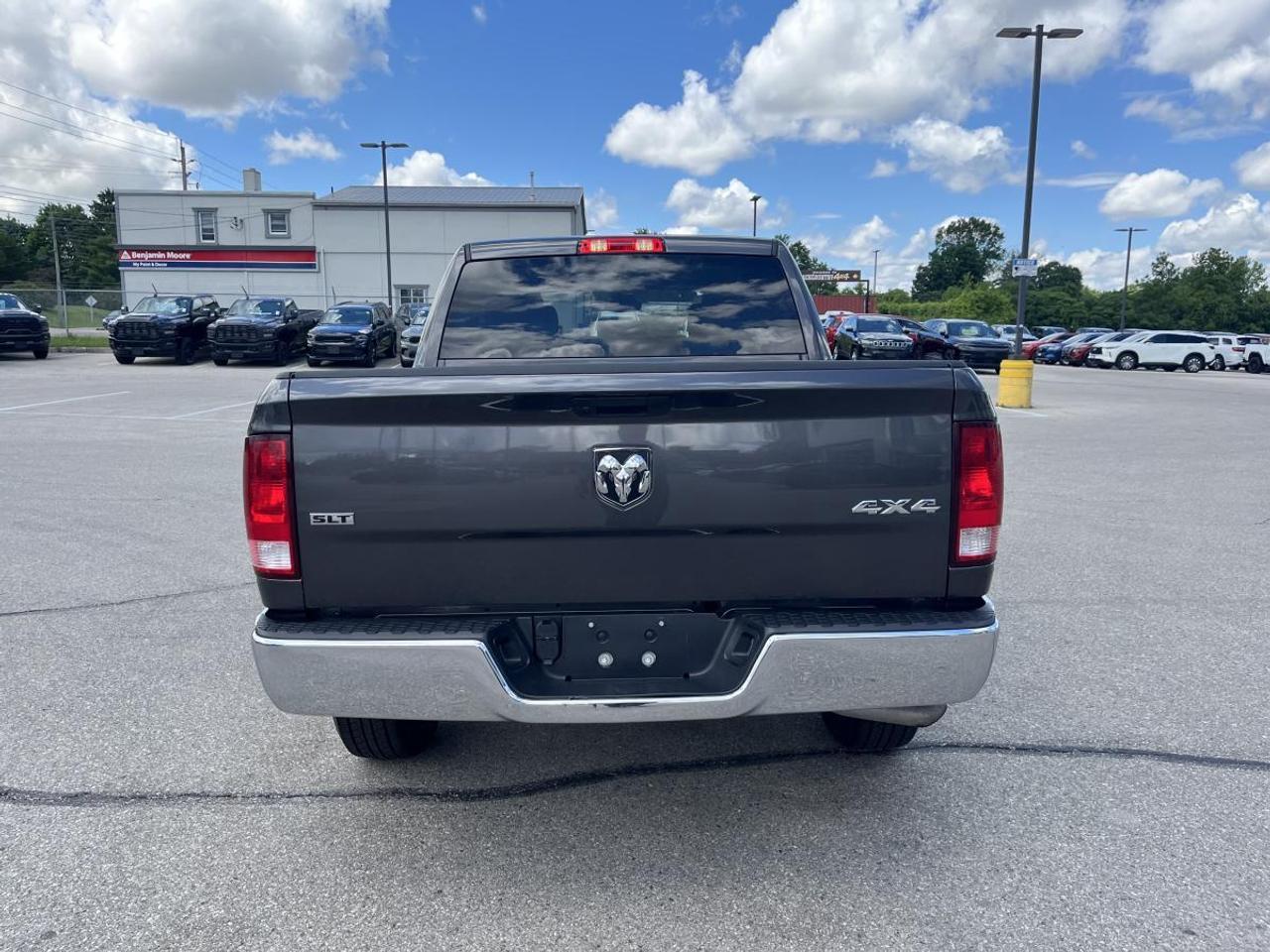 2023 RAM 1500 Classic SLT 4x4 Crew Cab 5'7 Box Photo4