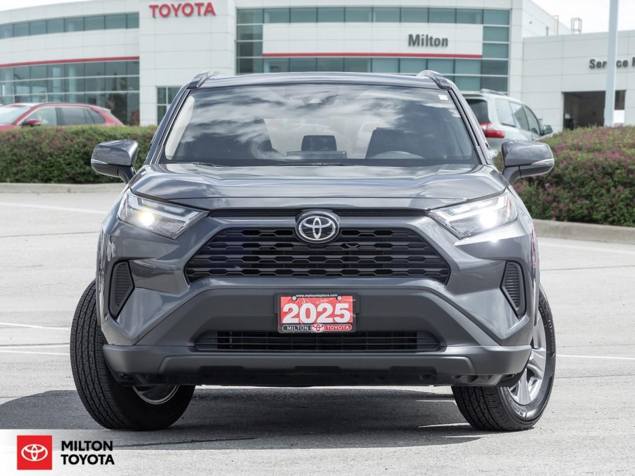 2025 Toyota RAV4 Hybrid SUNROOF CARPLAY HEATED STEERING ONE OWNER TCUV XLE Photo