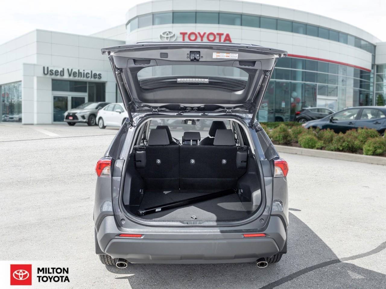 2025 Toyota RAV4 Hybrid SUNROOF CARPLAY HEATED STEERING ONE OWNER TCUV XLE Photo