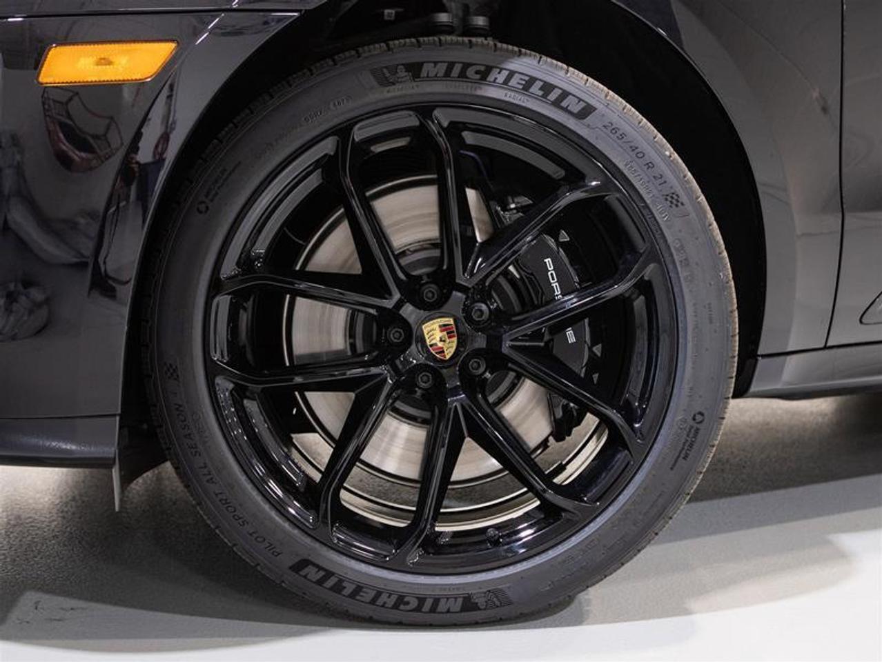 2026 Porsche Macan GTS AWD Photo