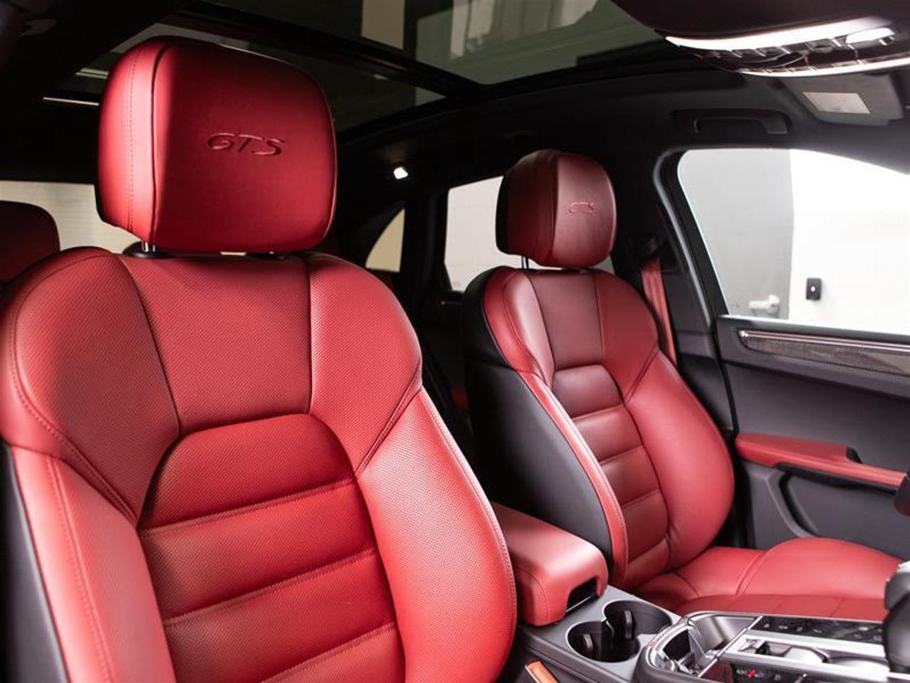 2026 Porsche Macan GTS AWD Photo