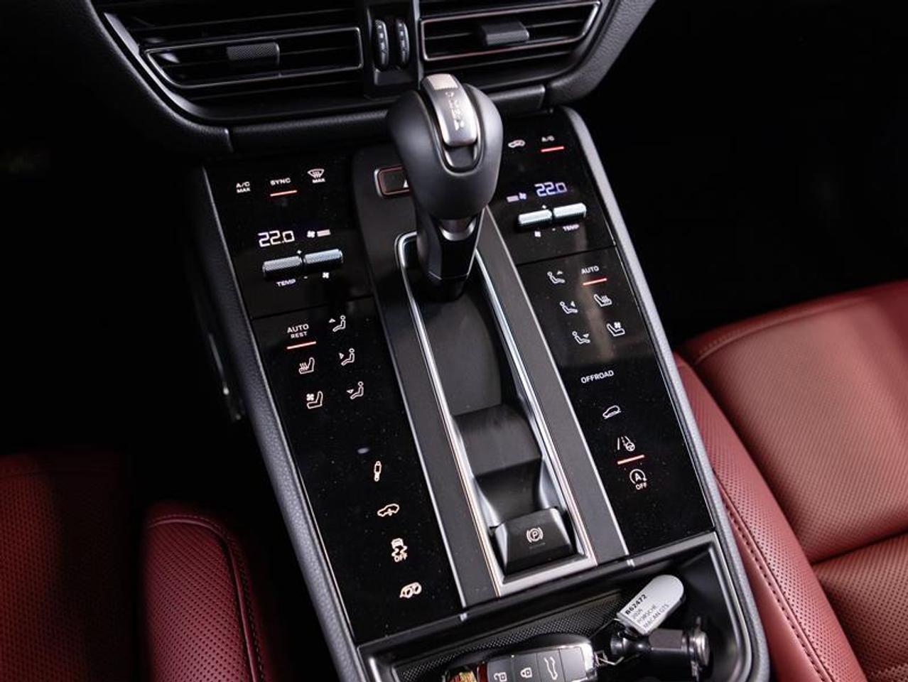 2026 Porsche Macan GTS AWD Photo