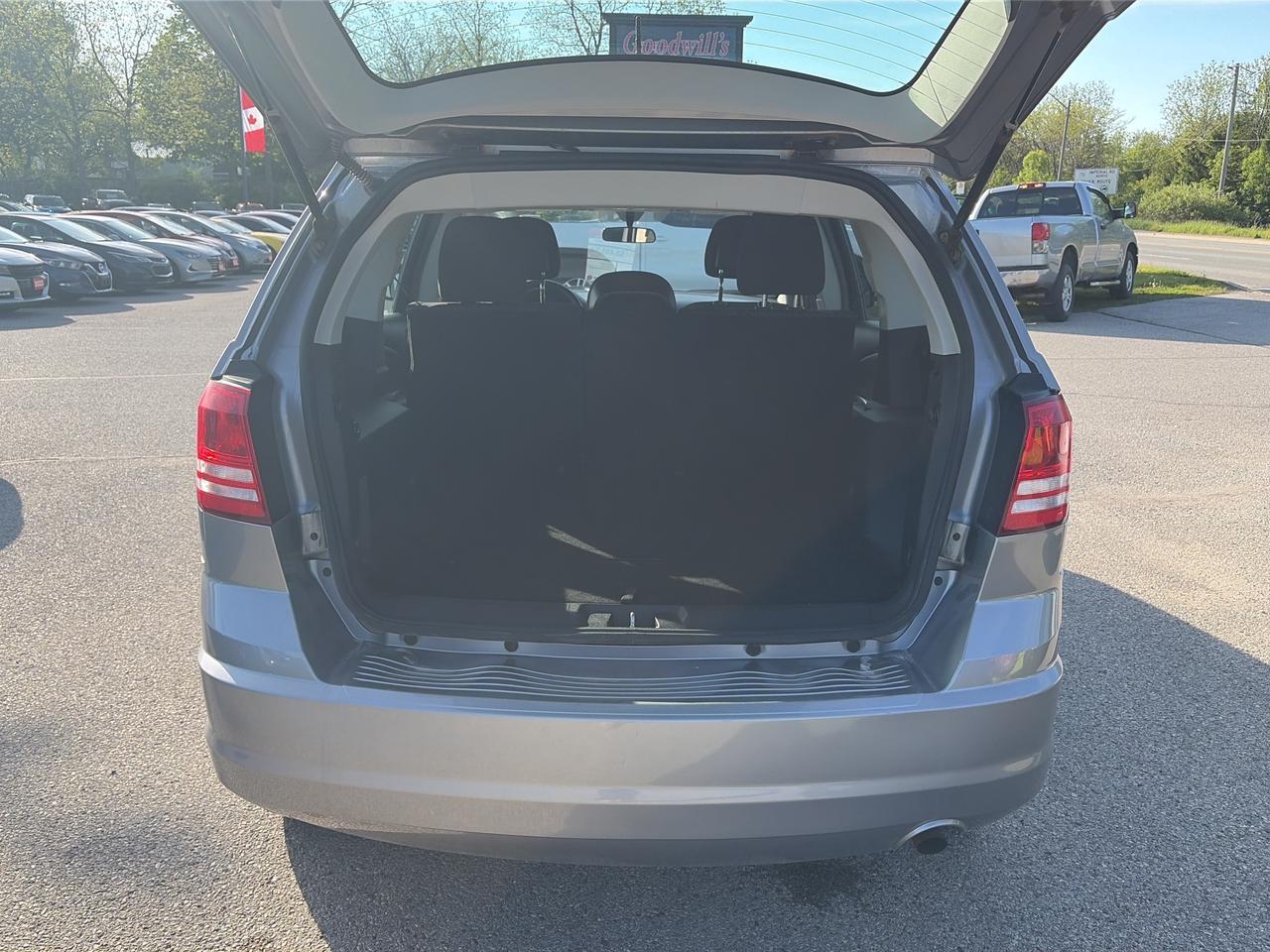 2016 Dodge Journey SE, 5 PASSENGER, CLEAN CARFAX! Photo