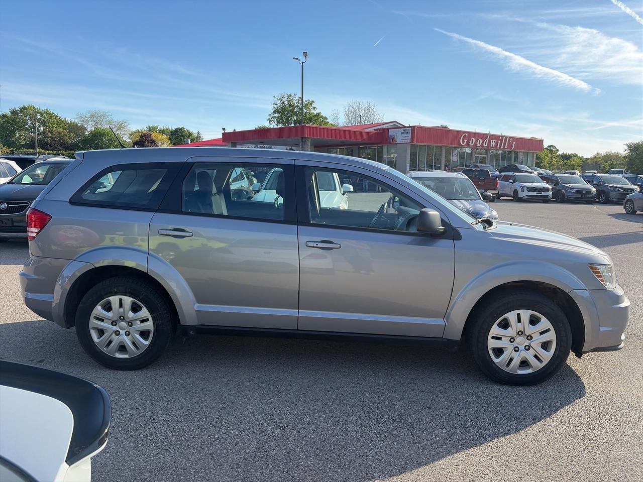 2016 Dodge Journey SE, 5 PASSENGER, CLEAN CARFAX! Photo