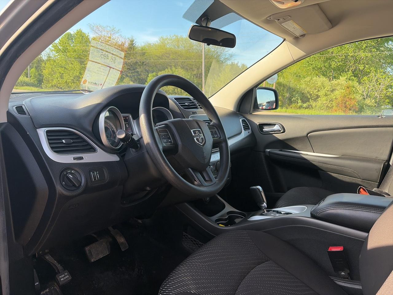 2016 Dodge Journey SE, 5 PASSENGER, CLEAN CARFAX! Photo