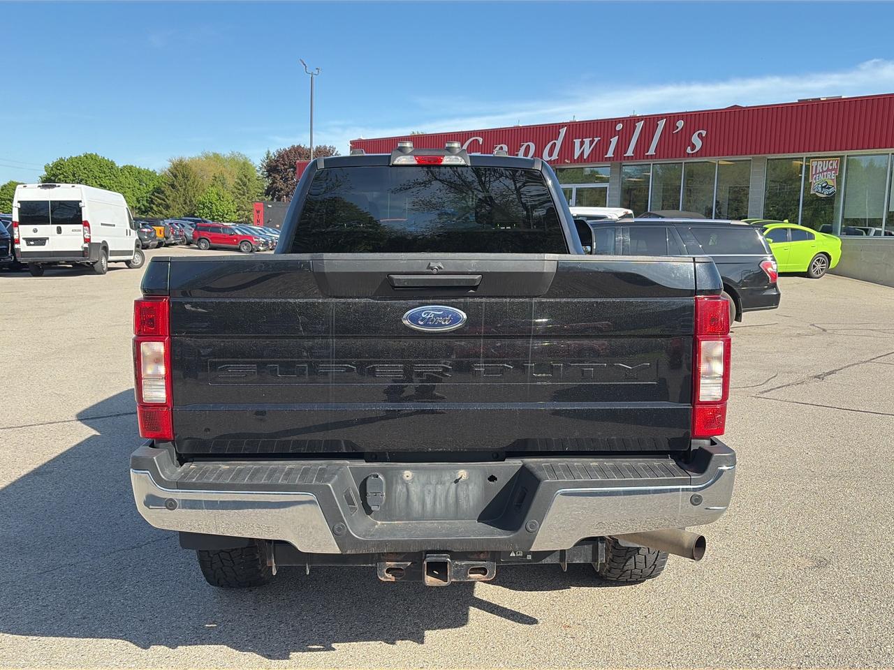 2022 Ford F-250 XLT, CLEAN CARFAX, 3.73 AXLE, 6 PASSENGER! Photo