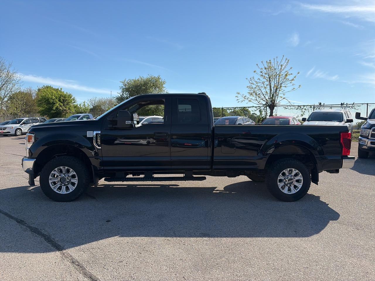 2022 Ford F-250 XLT, CLEAN CARFAX, 3.73 AXLE, 6 PASSENGER! Photo2