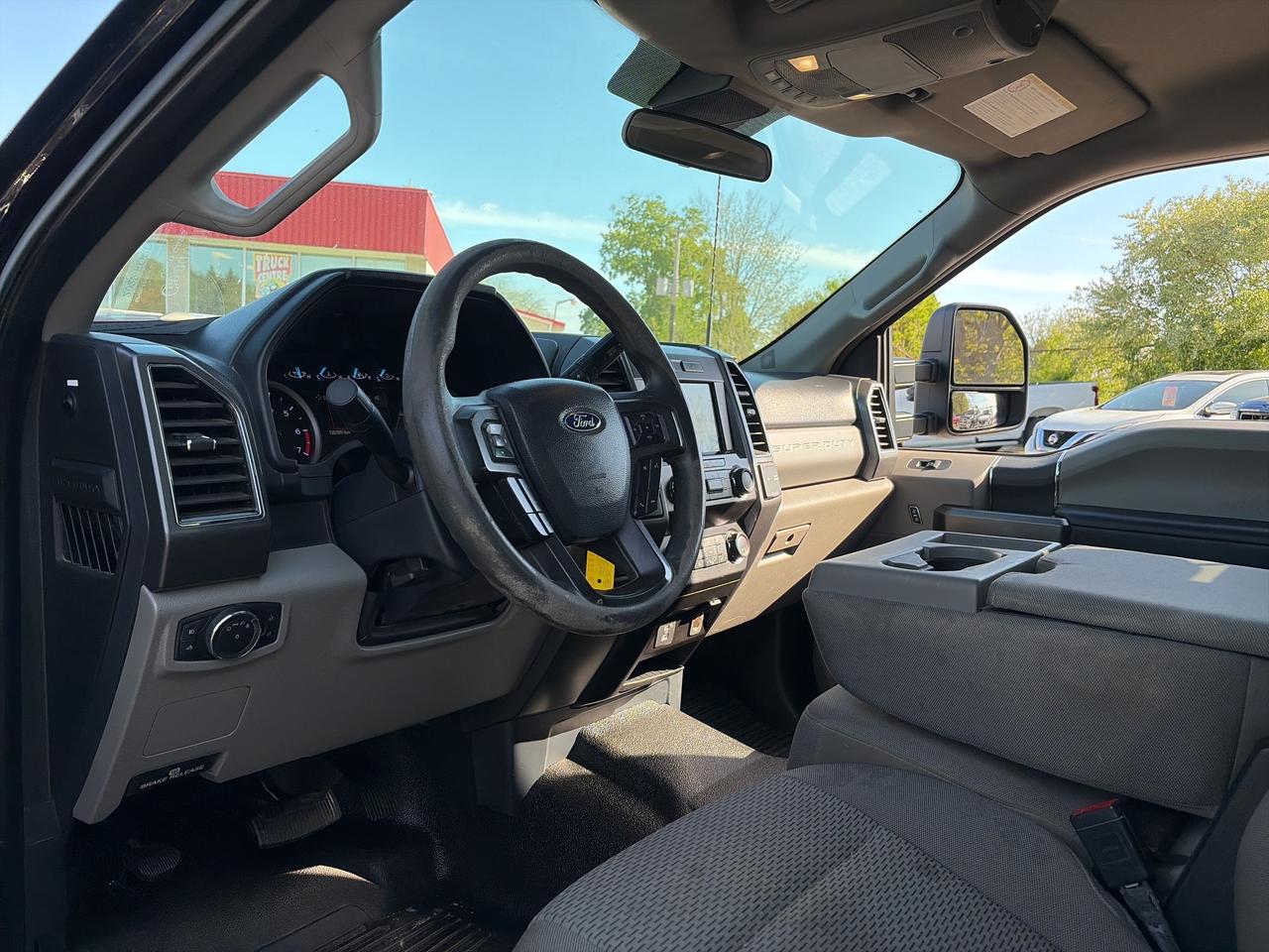 2022 Ford F-250 XLT, CLEAN CARFAX, 3.73 AXLE, 6 PASSENGER! Photo
