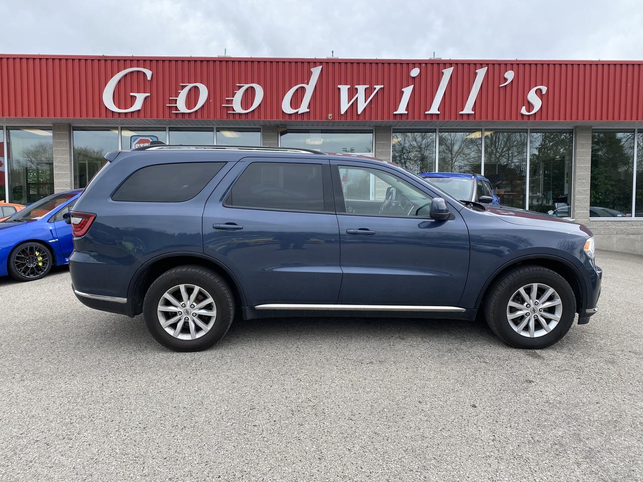 2020 Dodge Durango SXT, CLEAN CARFAX, POWER SEATS, BACK UP CAMERA! Photo0