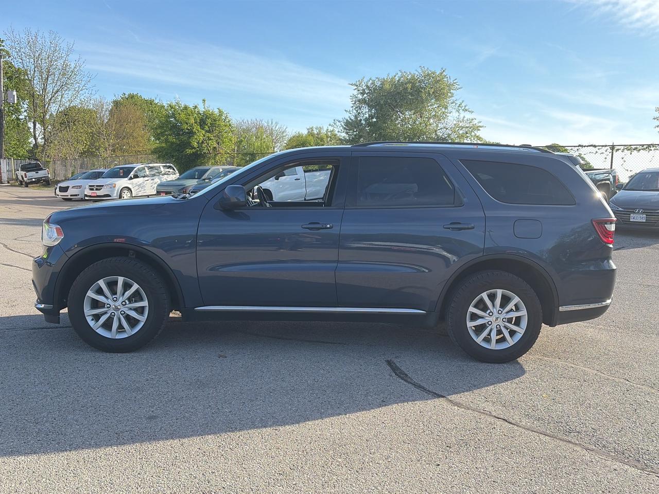 2020 Dodge Durango SXT, CLEAN CARFAX, POWER SEATS, BACK UP CAMERA! Photo2