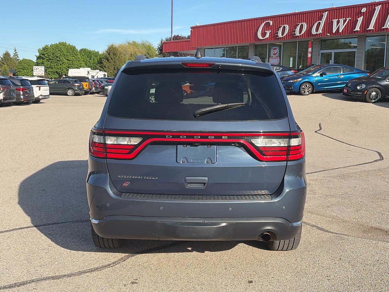 2020 Dodge Durango SXT, CLEAN CARFAX, POWER SEATS, BACK UP CAMERA! Photo4