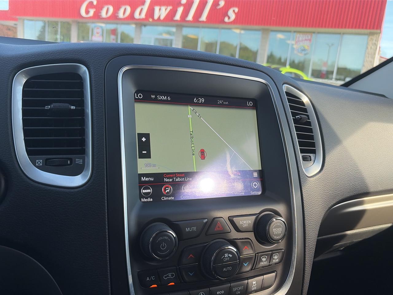 2020 Dodge Durango SXT, CLEAN CARFAX, POWER SEATS, BACK UP CAMERA! Photo