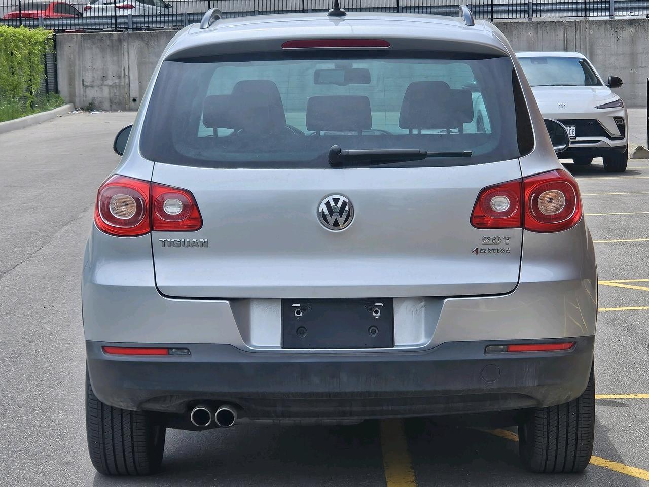2010 Volkswagen Tiguan Trendline 4Motion, Leather, Sunroof Photo
