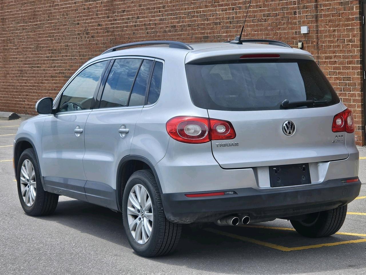 2010 Volkswagen Tiguan Trendline 4Motion, Leather, Sunroof Photo