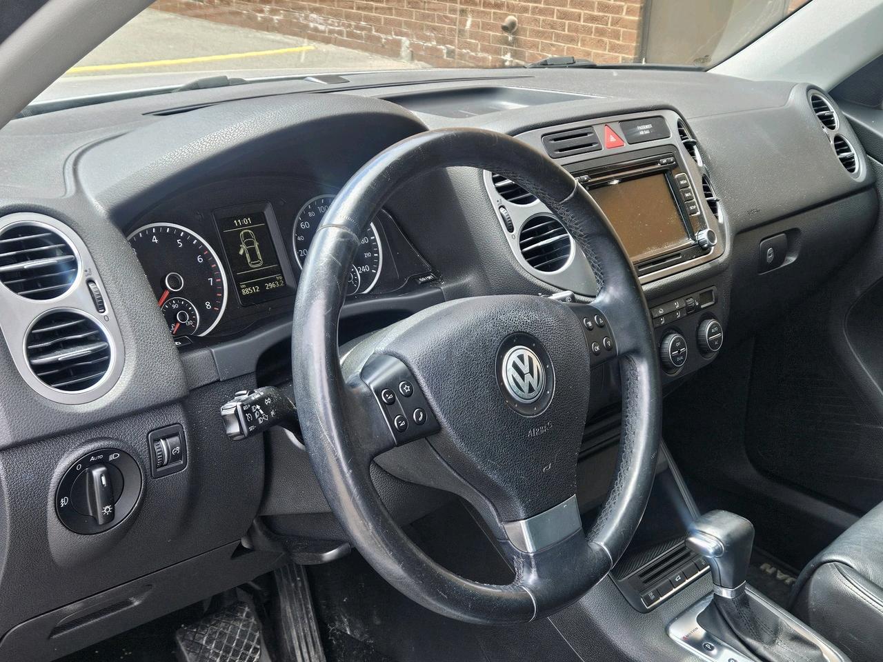 2010 Volkswagen Tiguan Trendline 4Motion, Leather, Sunroof Photo