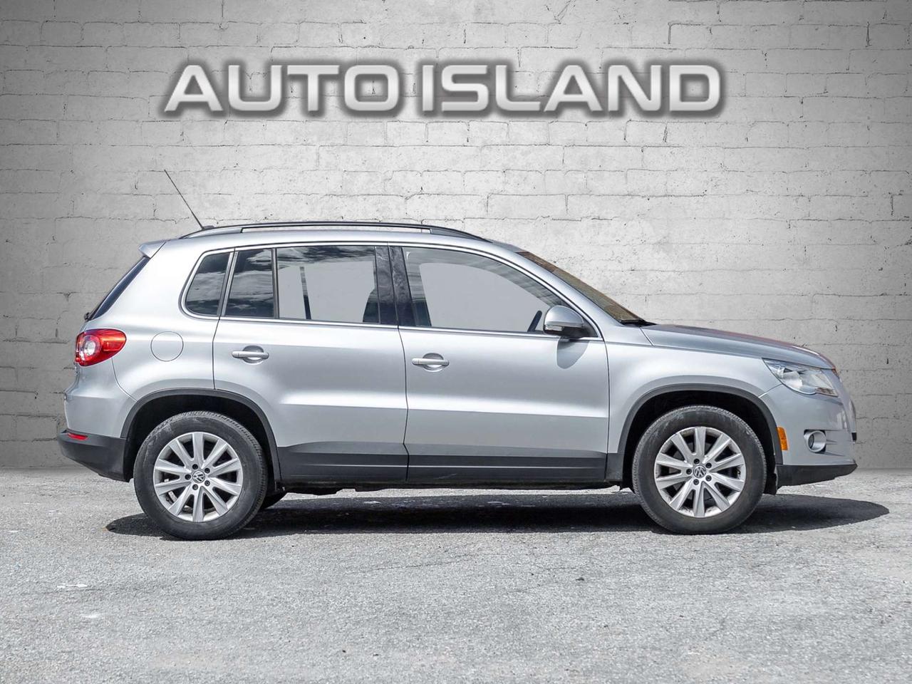 2010 Volkswagen Tiguan Trendline 4Motion, Leather, Sunroof Photo