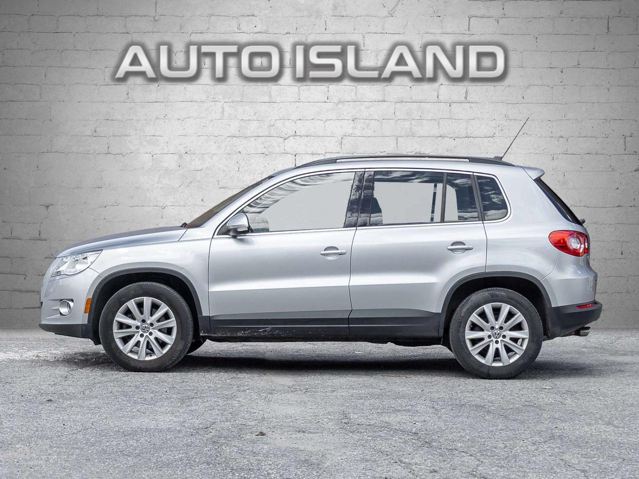2010 Volkswagen Tiguan Trendline 4Motion, Leather, Sunroof Photo