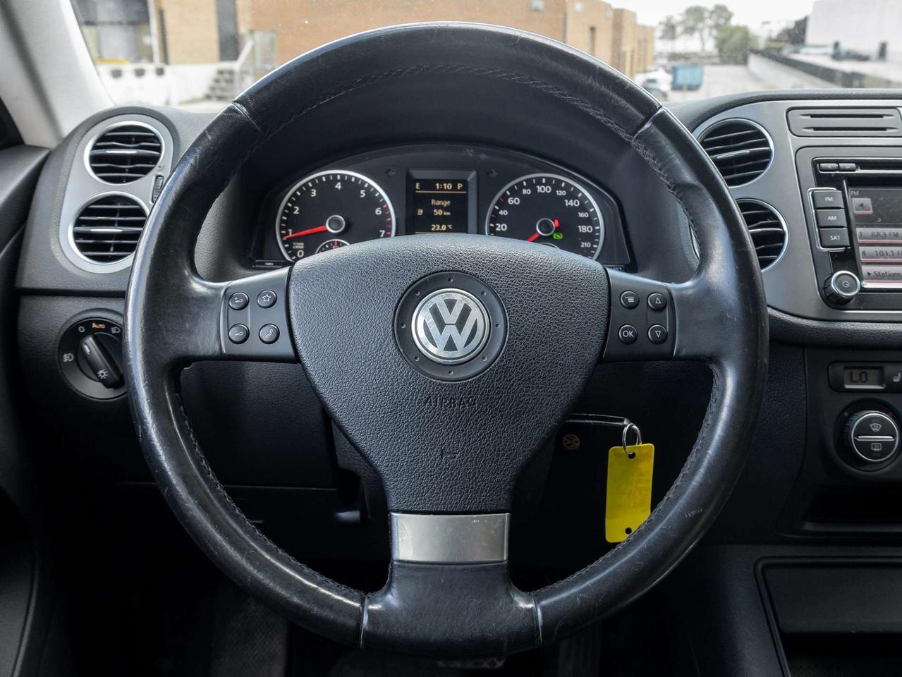 2010 Volkswagen Tiguan Trendline 4Motion, Leather, Sunroof Photo