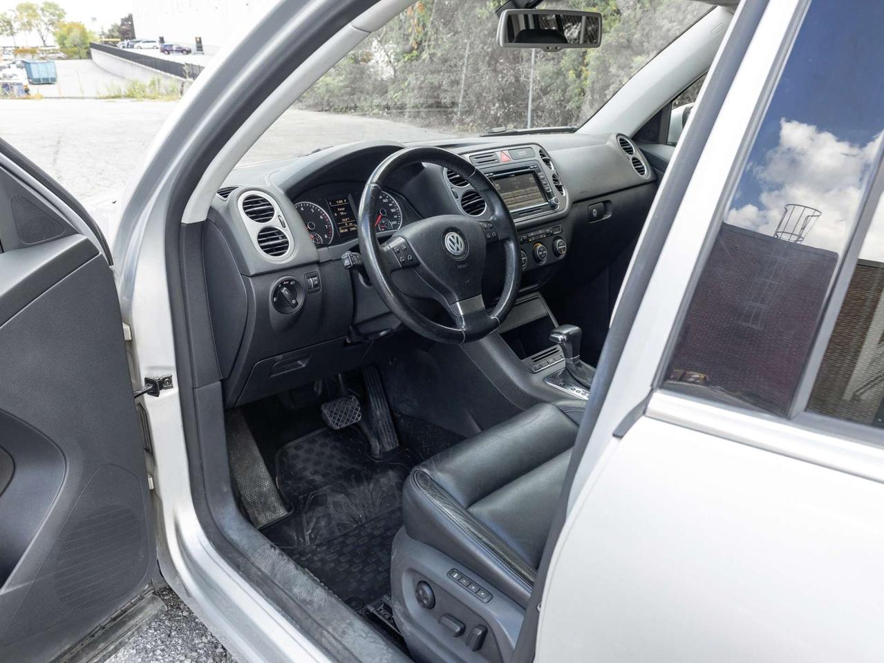 2010 Volkswagen Tiguan Trendline 4Motion, Leather, Sunroof Photo