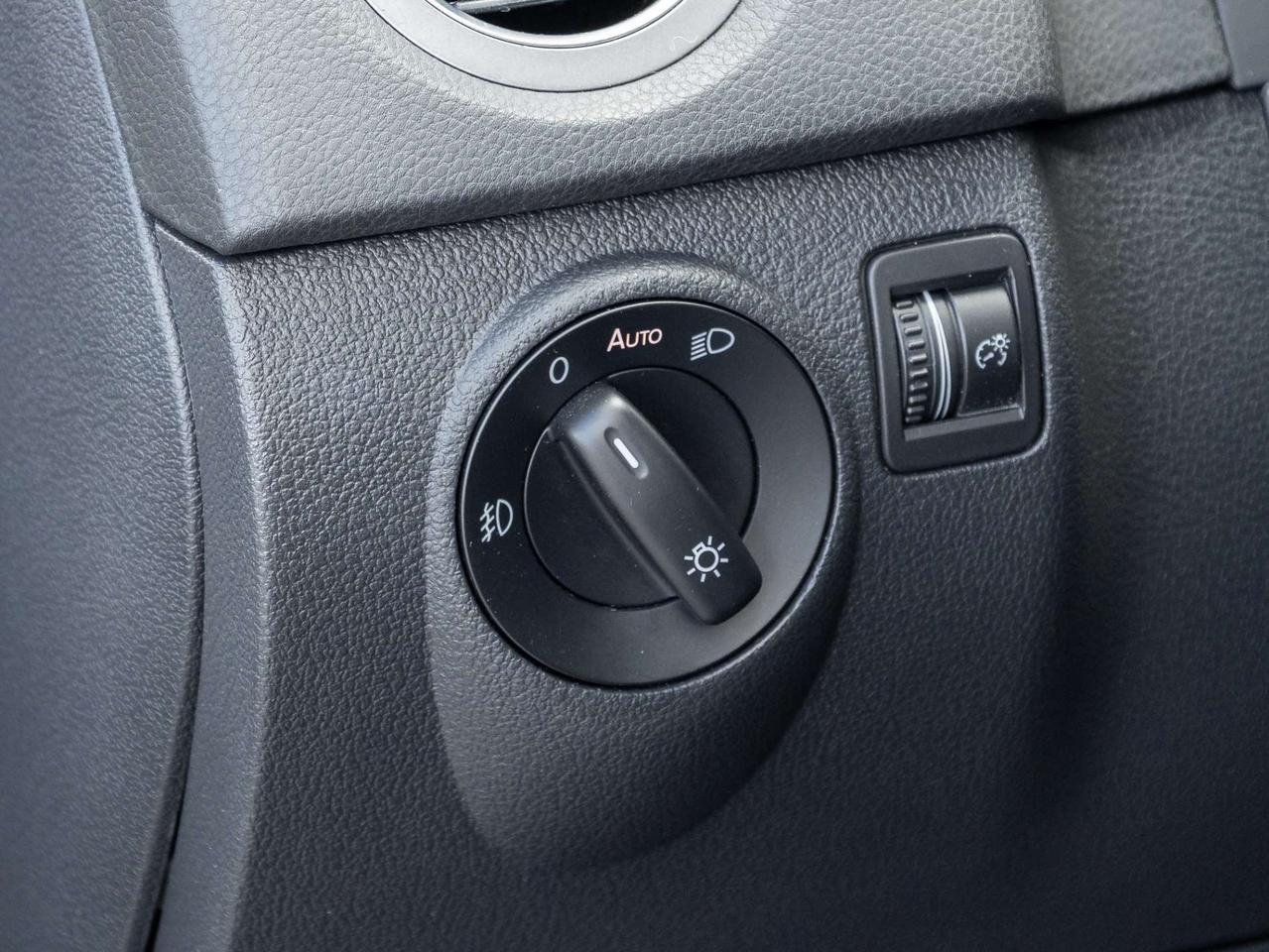2010 Volkswagen Tiguan Trendline 4Motion, Leather, Sunroof Photo