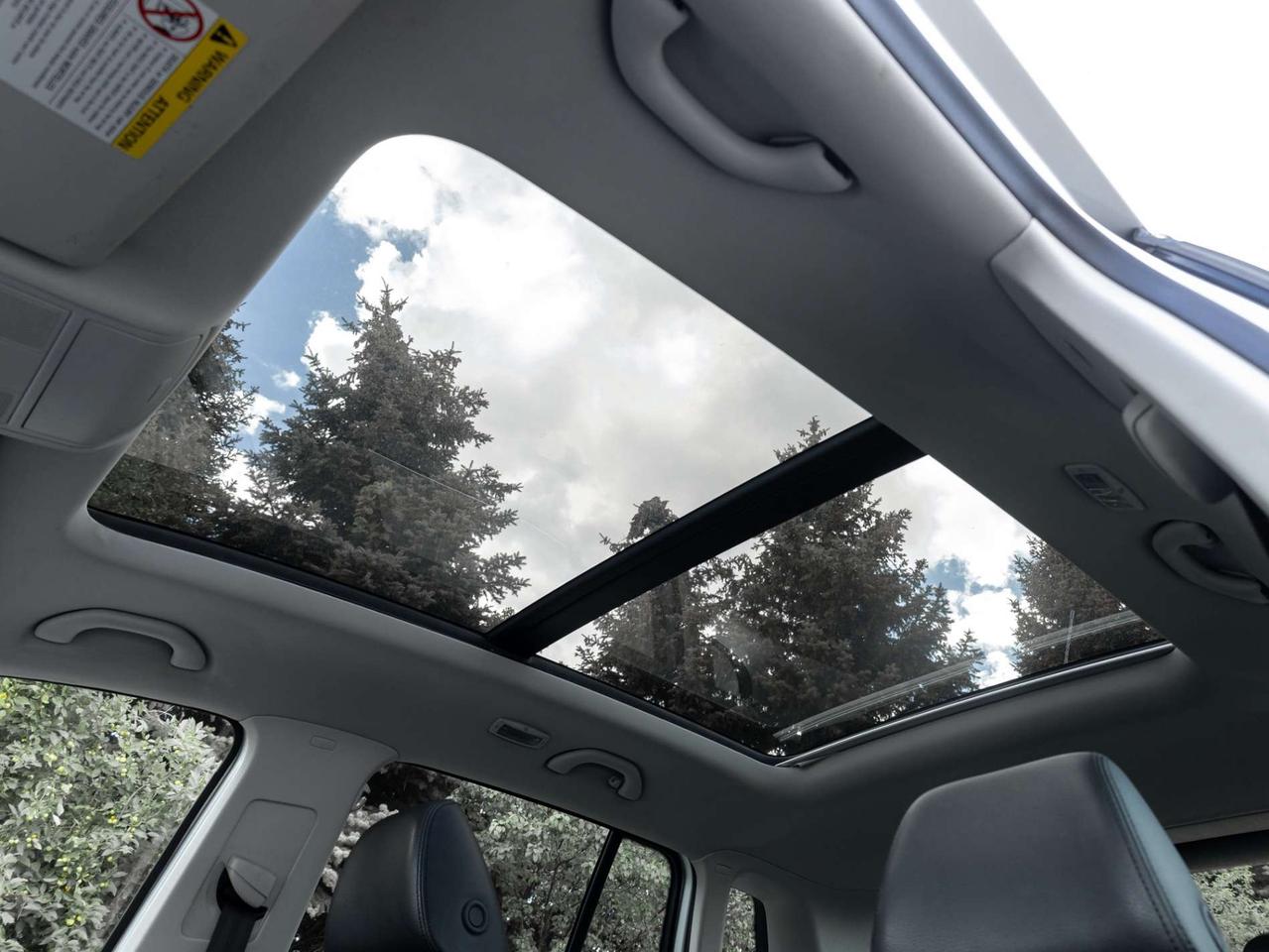 2010 Volkswagen Tiguan Trendline 4Motion, Leather, Sunroof Photo