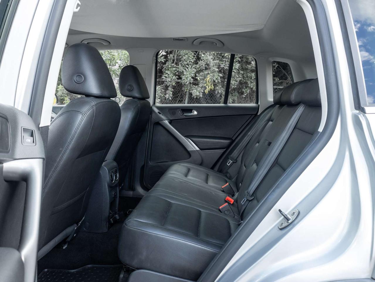 2010 Volkswagen Tiguan Trendline 4Motion, Leather, Sunroof Photo