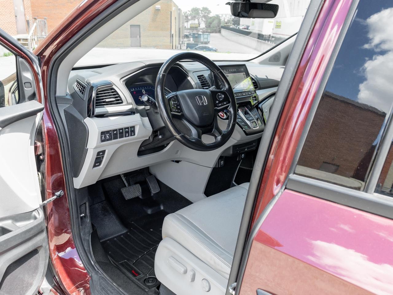 2018 Honda Odyssey Touring, Nav, Camera, Leather, Sunroof Photo