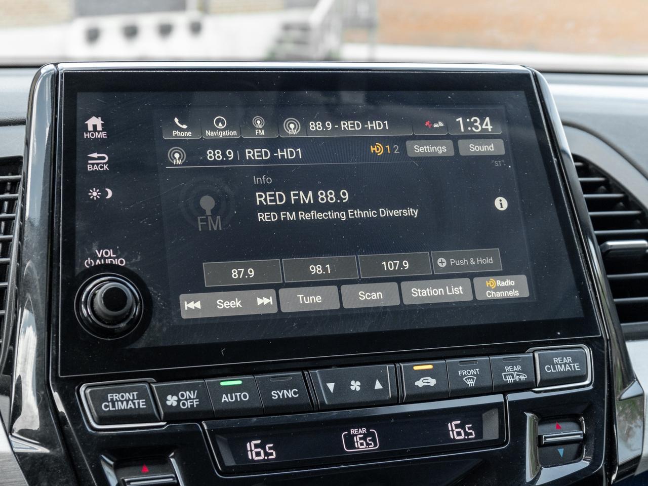 2018 Honda Odyssey Touring, Nav, Camera, Leather, Sunroof Photo