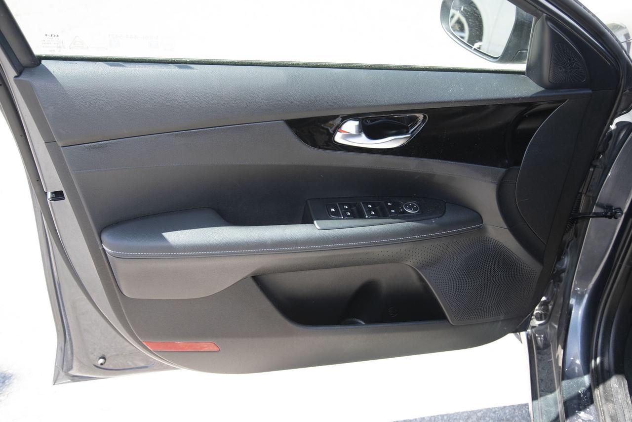 2023 Kia Forte EX Photo