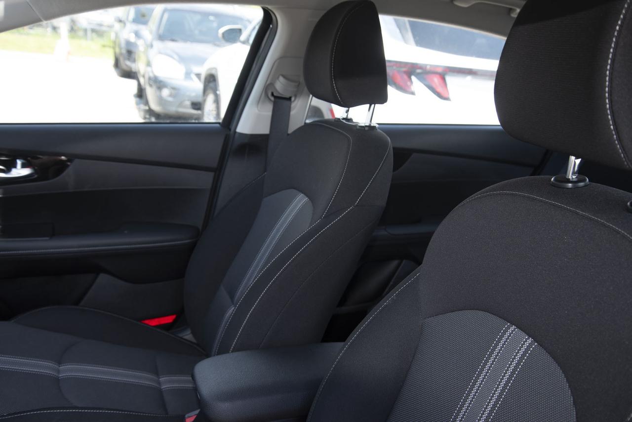 2023 Kia Forte EX Photo