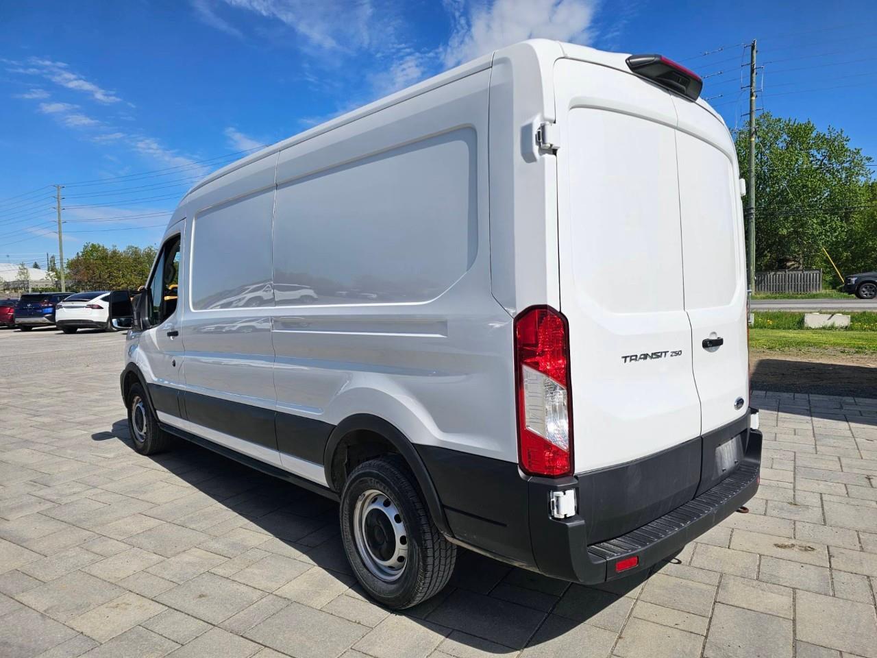 2023 Ford Transit-250 Cargo Base Rear-Wheel Drive Medium Roof Van 130 in. WB Photo