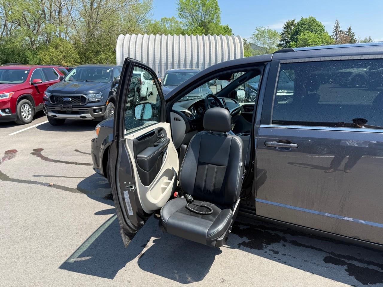 2018 Dodge Grand Caravan CVP/SXT Passenger Van Photo