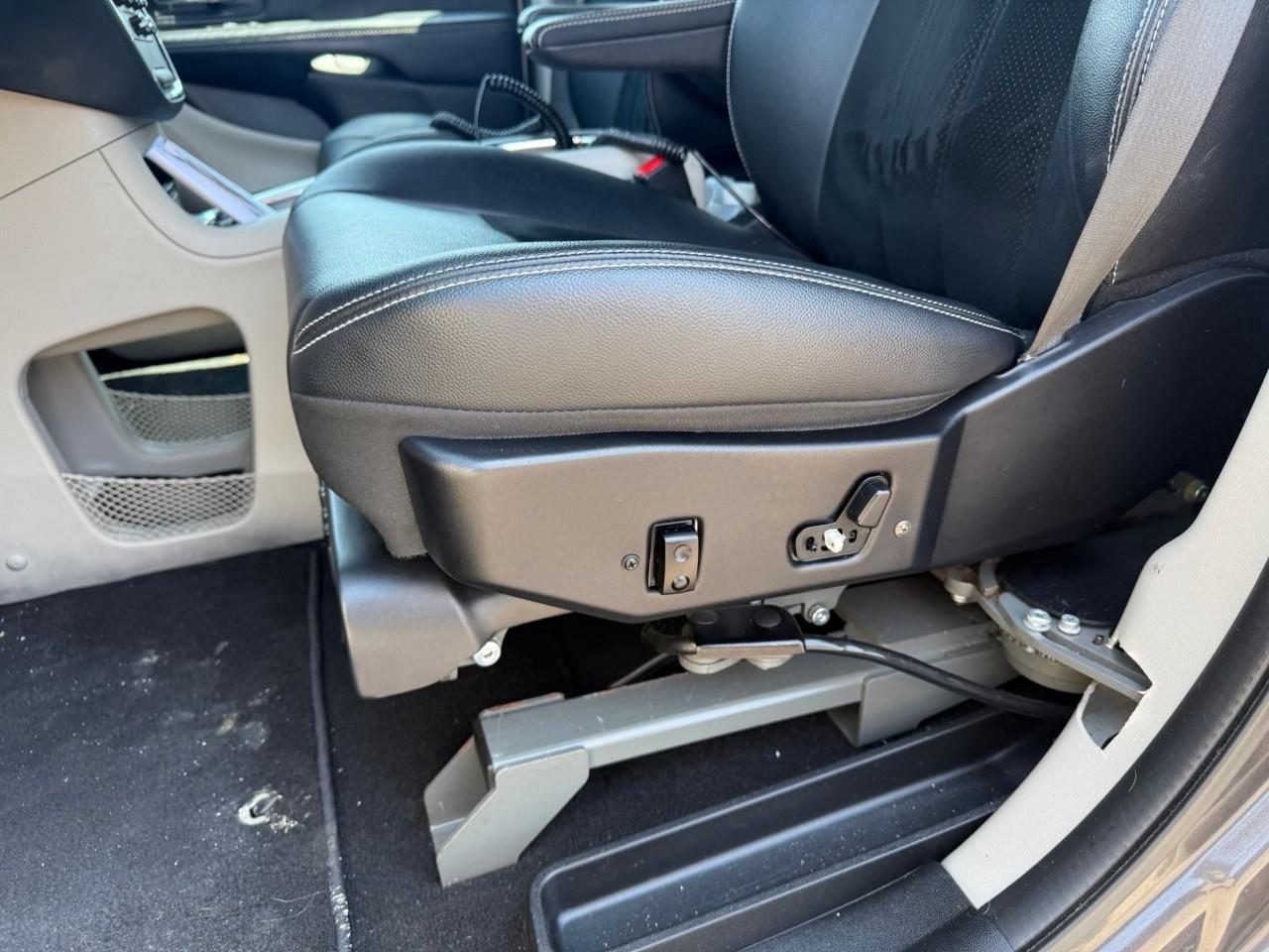 2018 Dodge Grand Caravan CVP/SXT Passenger Van Photo