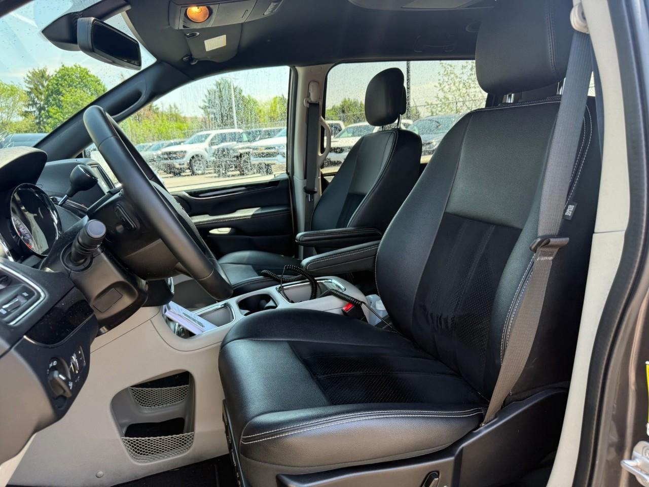 2018 Dodge Grand Caravan CVP/SXT Passenger Van Photo