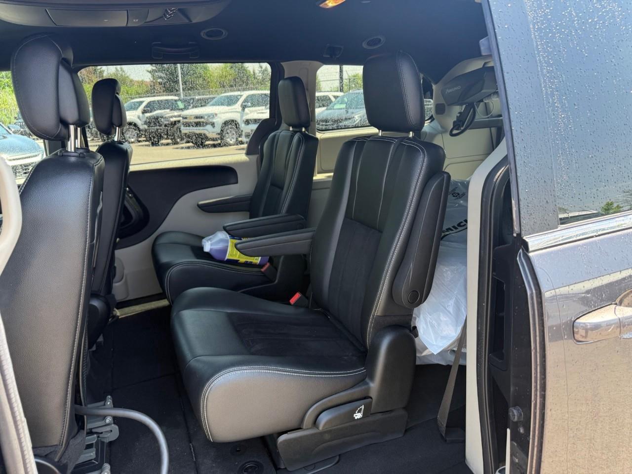2018 Dodge Grand Caravan CVP/SXT Passenger Van Photo