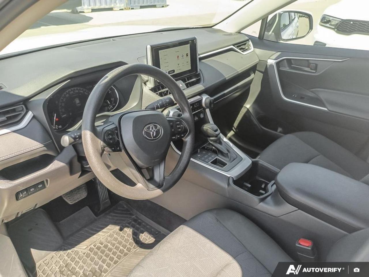 2025 Toyota RAV4 LE 4dr All-wheel Drive Photo