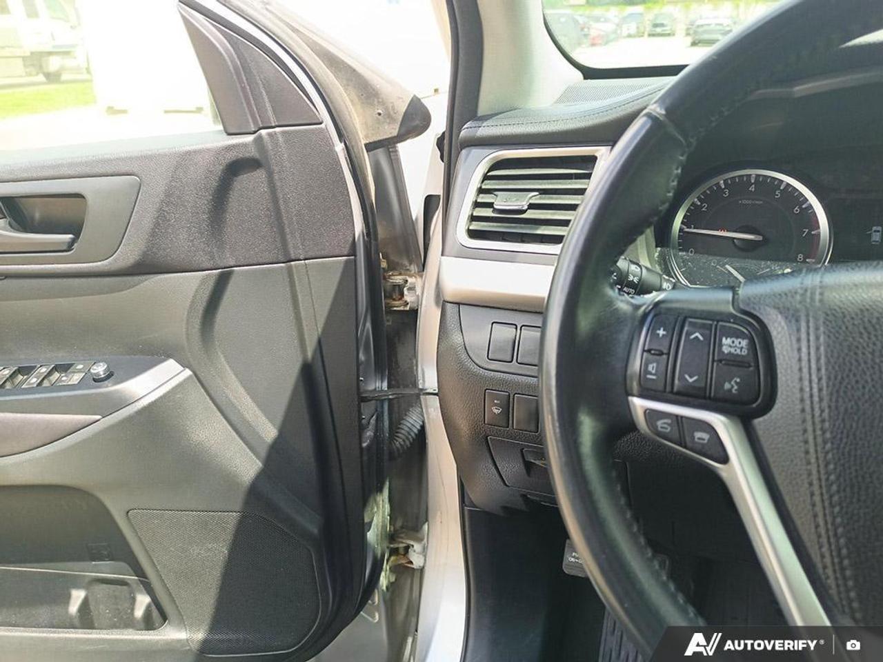 2016 Toyota Highlander LE 4dr All-wheel Drive Photo