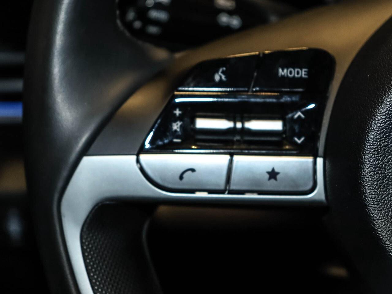 2025 Hyundai Elantra Luxury Photo