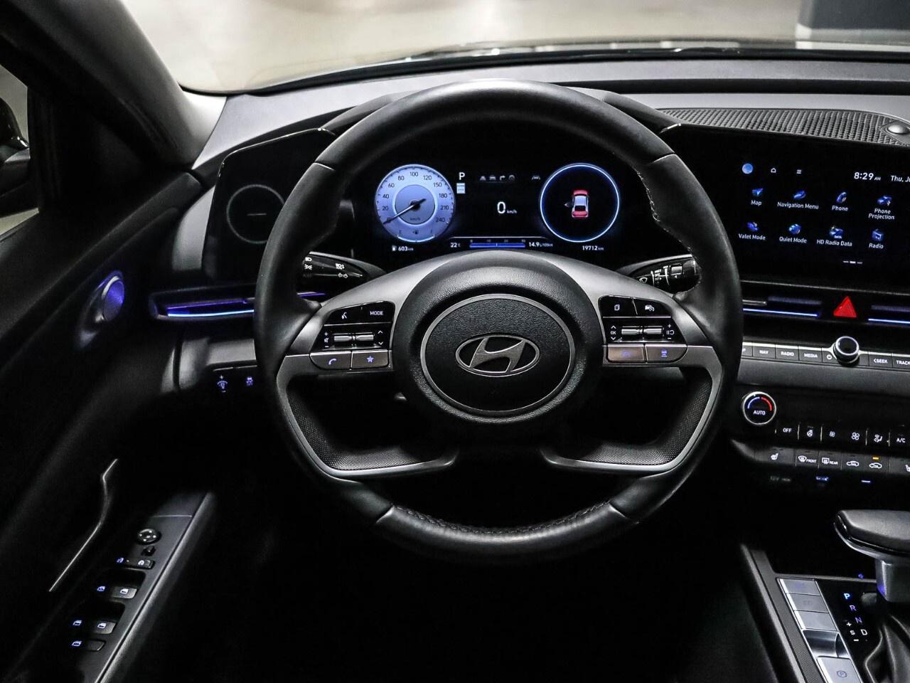 2025 Hyundai Elantra Luxury Photo
