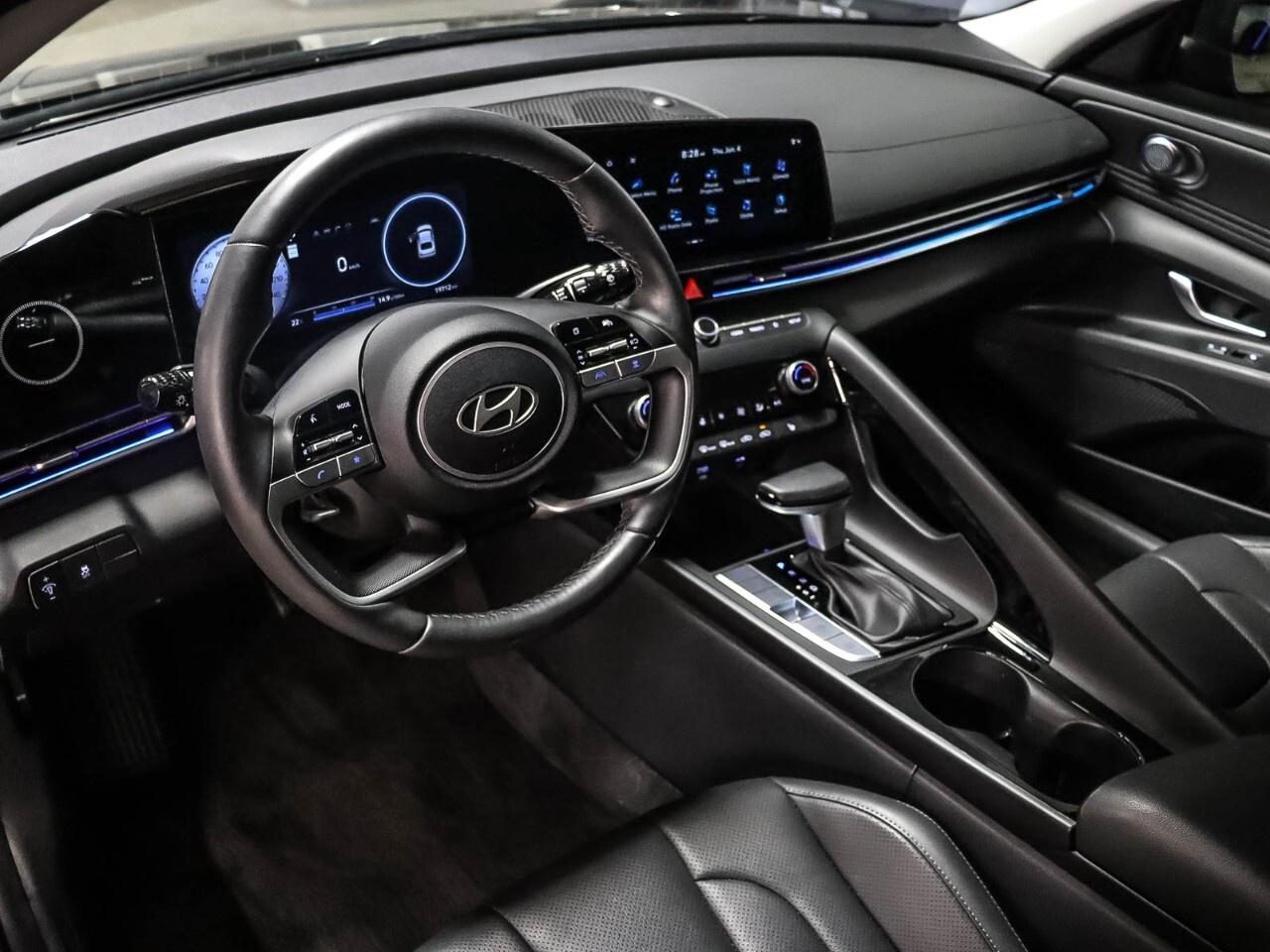 2025 Hyundai Elantra Luxury Photo