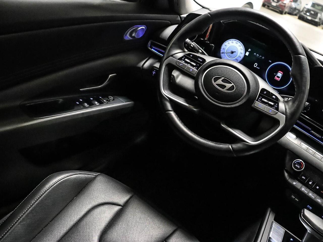 2025 Hyundai Elantra Luxury Photo