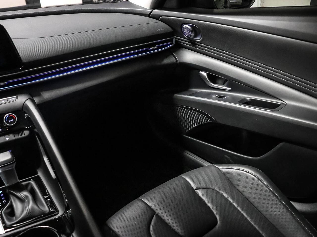 2025 Hyundai Elantra Luxury Photo