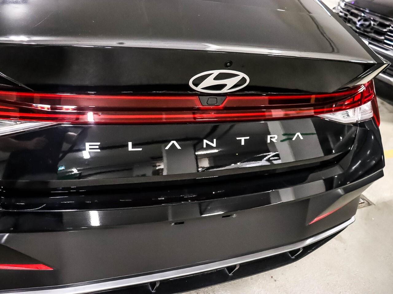 2025 Hyundai Elantra Luxury Photo