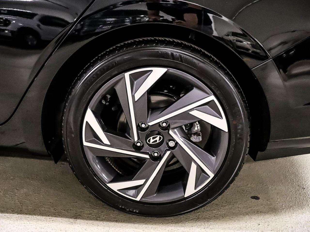 2025 Hyundai Elantra Luxury Photo