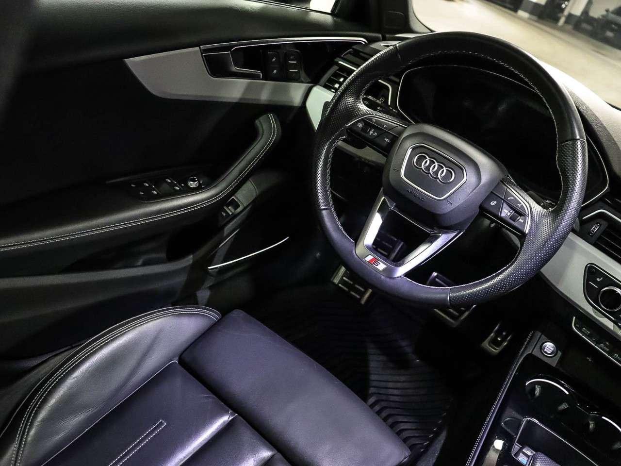 2023 Audi A4 Technik 45 TFSI quattro Photo