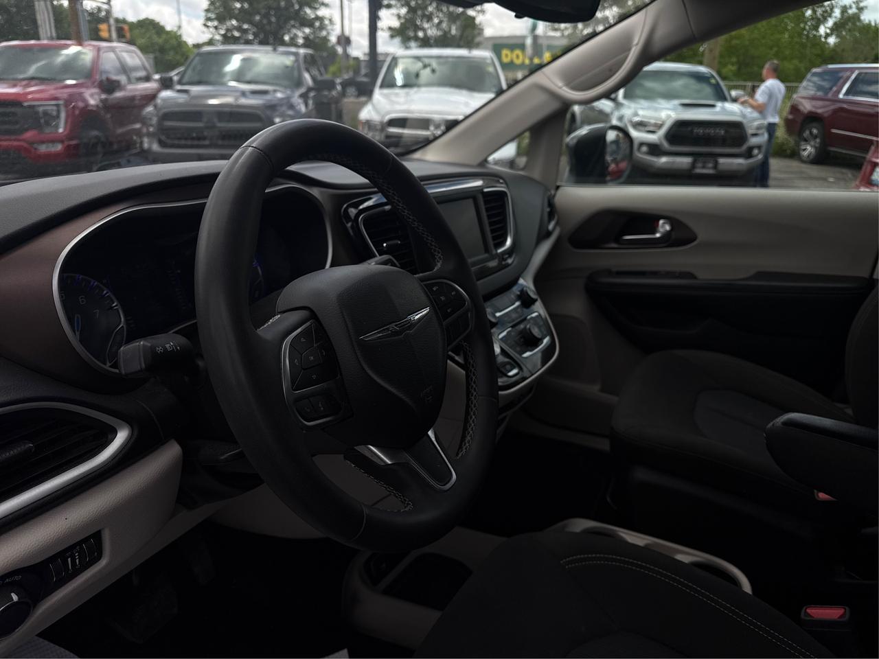2023 Chrysler Grand Caravan CERTIFIED MINT  LOADED WE FINANCE ALL CREDIT Photo