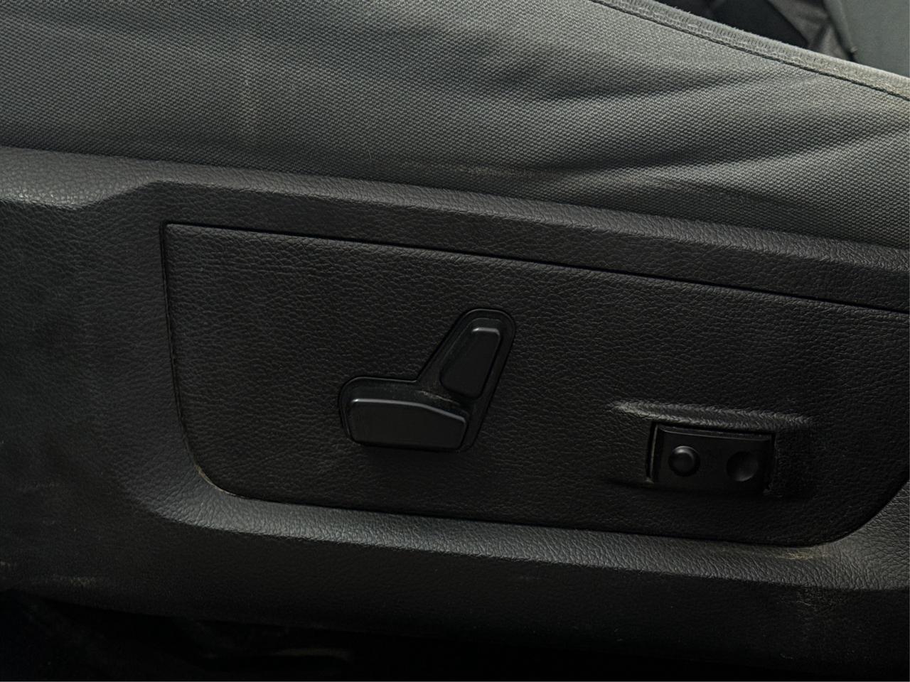 2019 RAM 1500 Classic Express 4x4 Crew Cab 5'7  Bx WE FINANCE ALL CREDIT Photo
